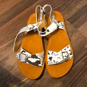 7.5 white leopard sandals